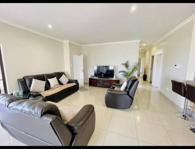 3 BEDROOM TOWNHOUSE FOR SALE IN OAKDENE